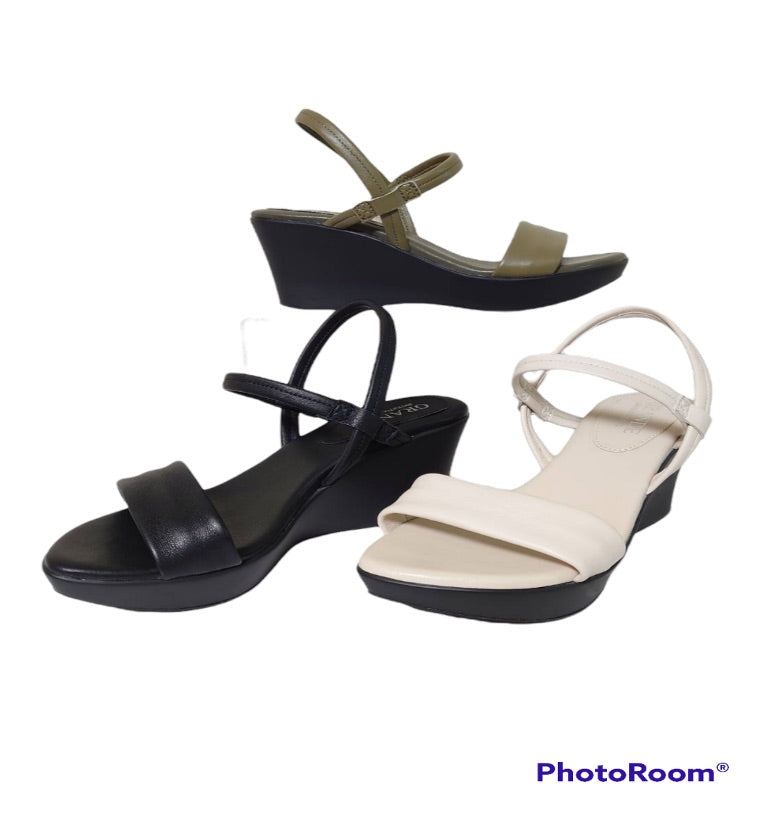 13-02-08004サンダルDEL予定4月上〜中